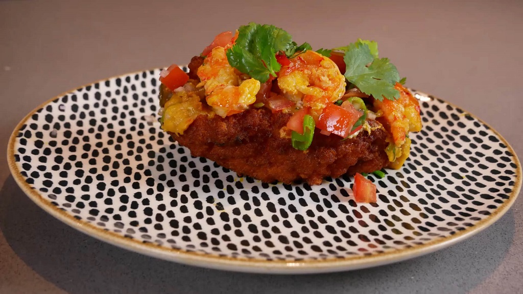 The process of preparing the Acarajé dish