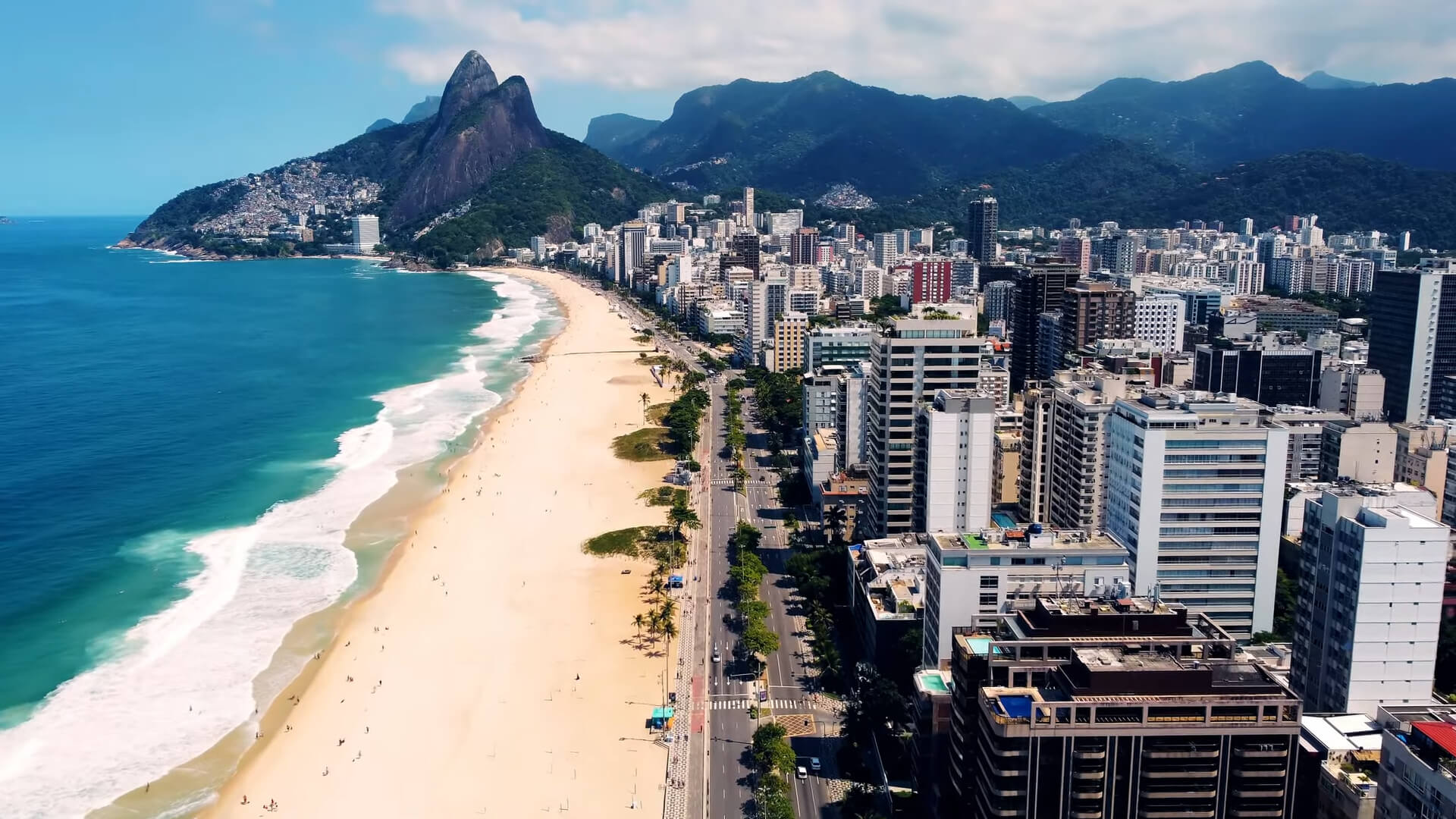 A picture of a beach in Rio de Janeiro during summer