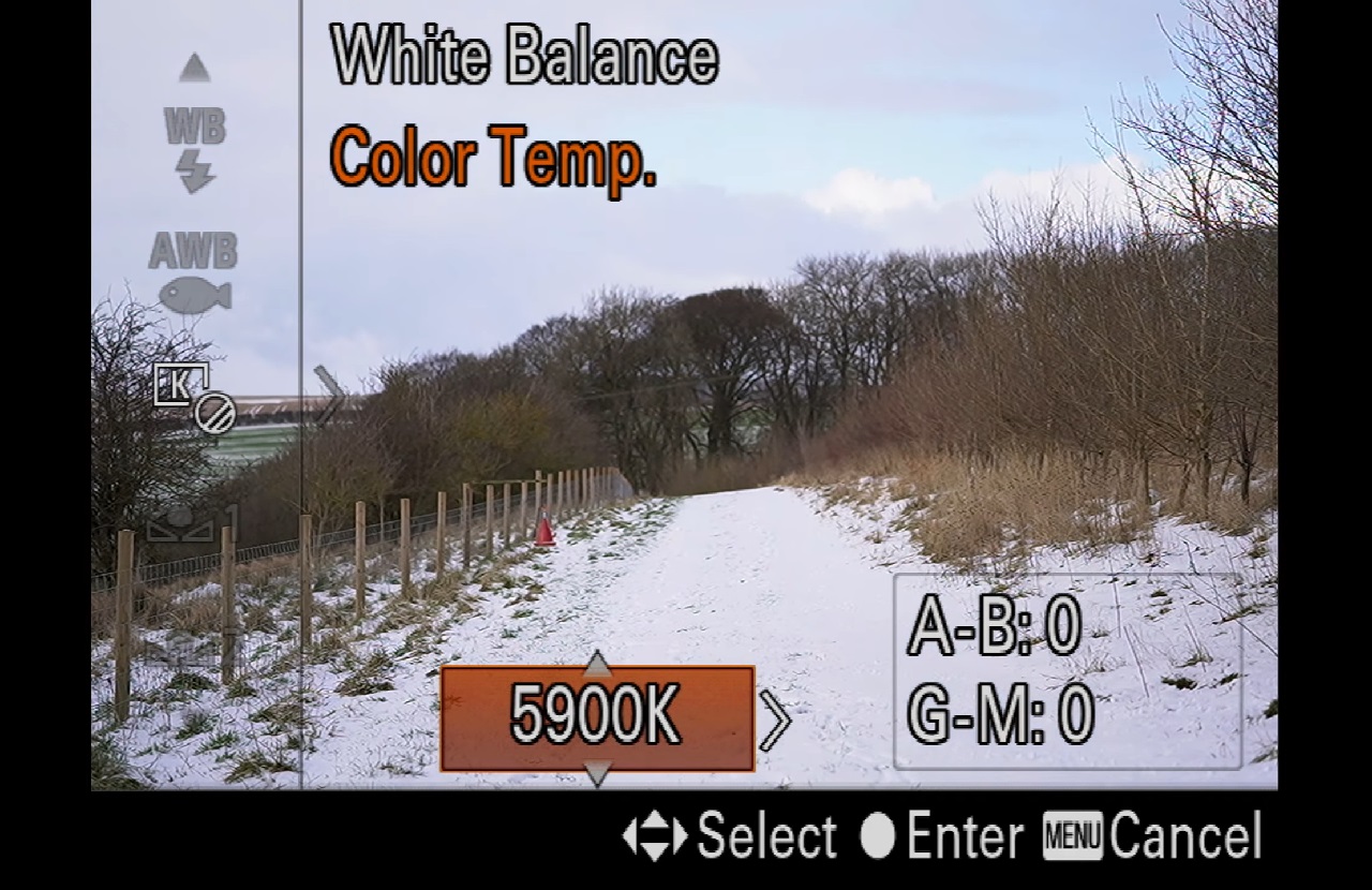 Camera white balance settings on a snowy landscape, highlighting a color temperature of 5900K