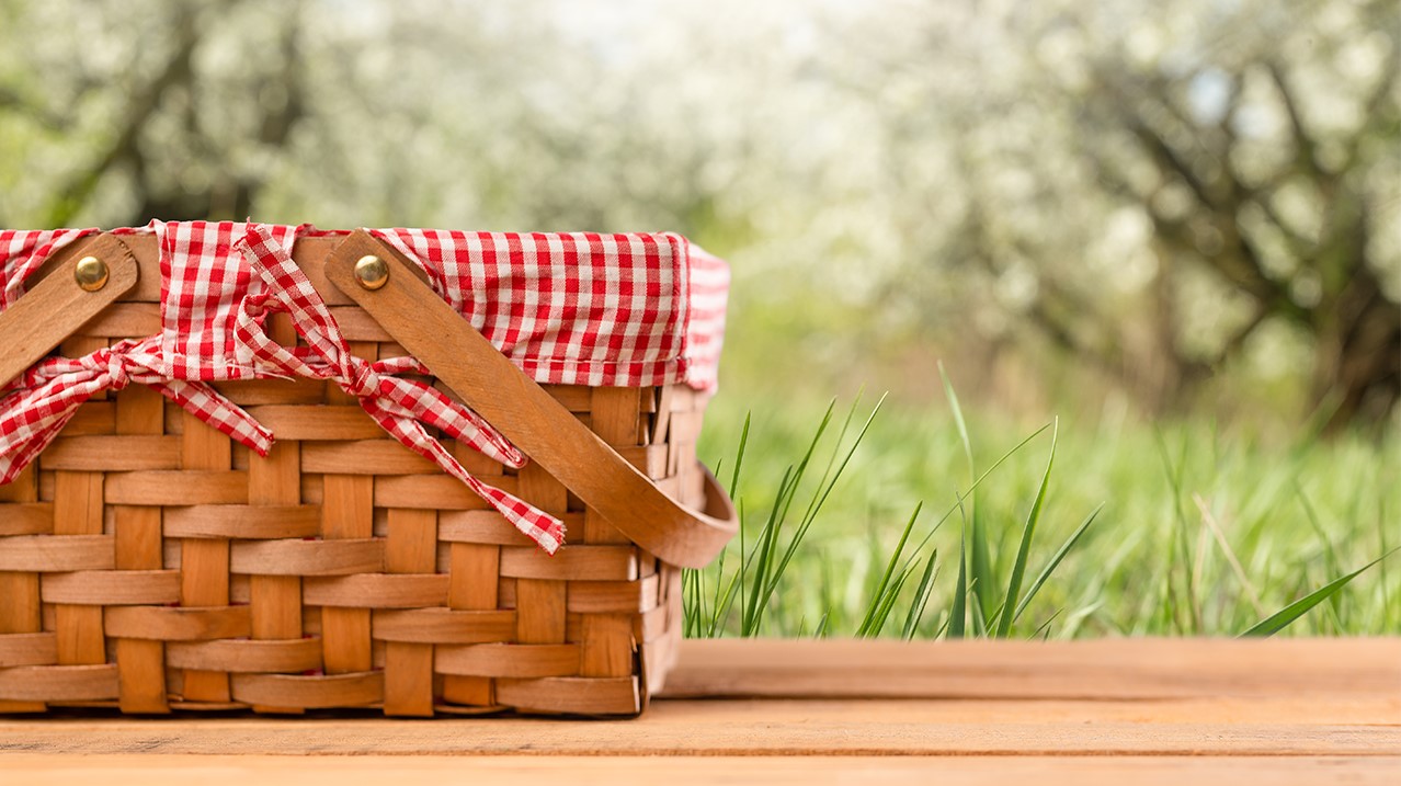 How to Keep Food Warm for a Picnic