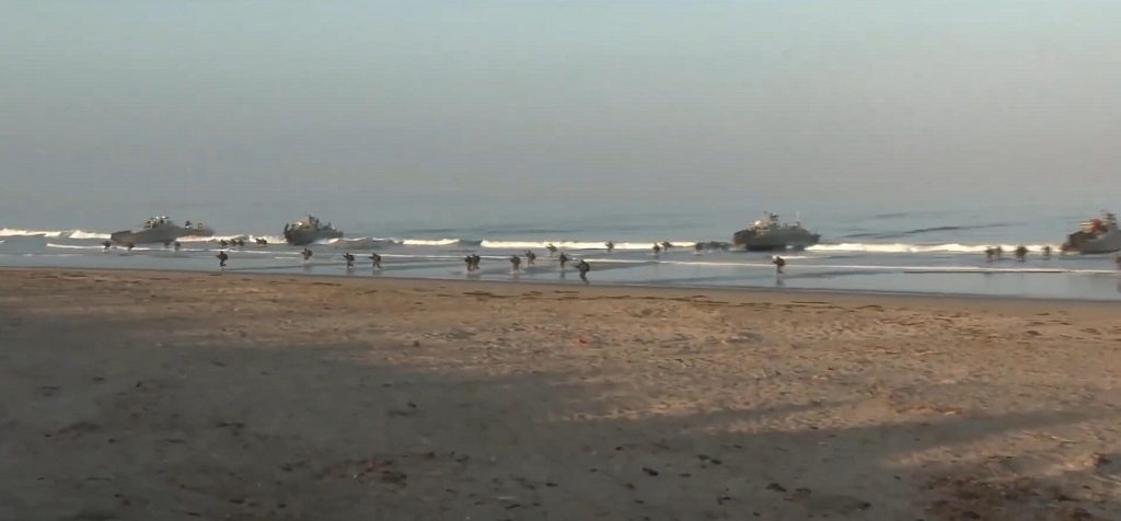 Members of the Mexican Navy disembark on the shore