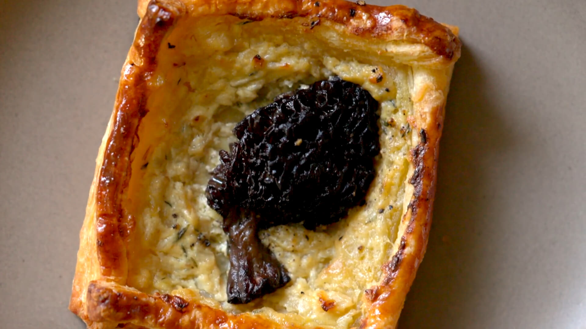 Tart with morel mushrooms