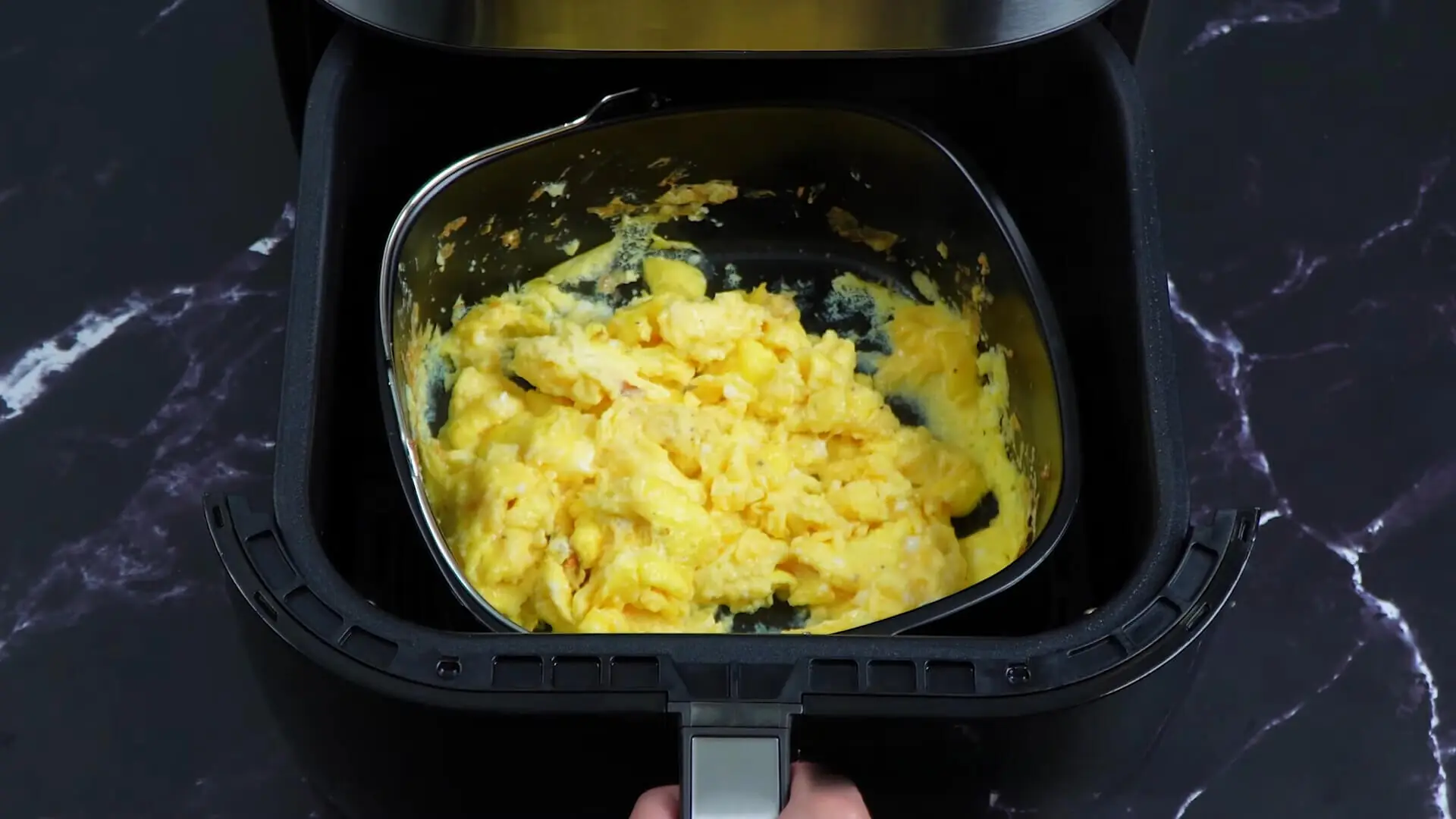 Reheating scrambled eggs in air fryer