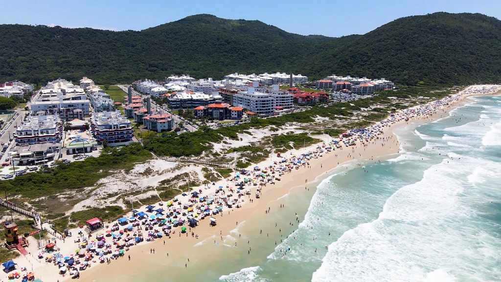 Praia dos Ingleses beach in Florianapolis