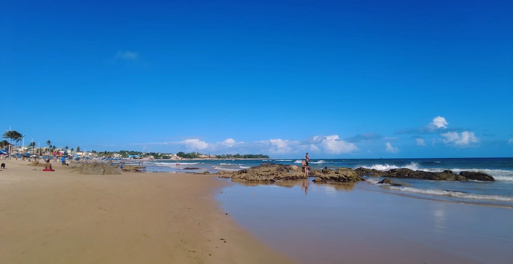 Walking Itapuã Beach Salvador