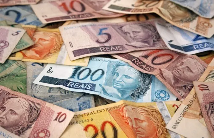 Brazil Sets Minimum Wage for 2025