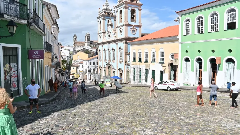 Wallking throught UNESCO World Heritage site Pelourinho, Salvador