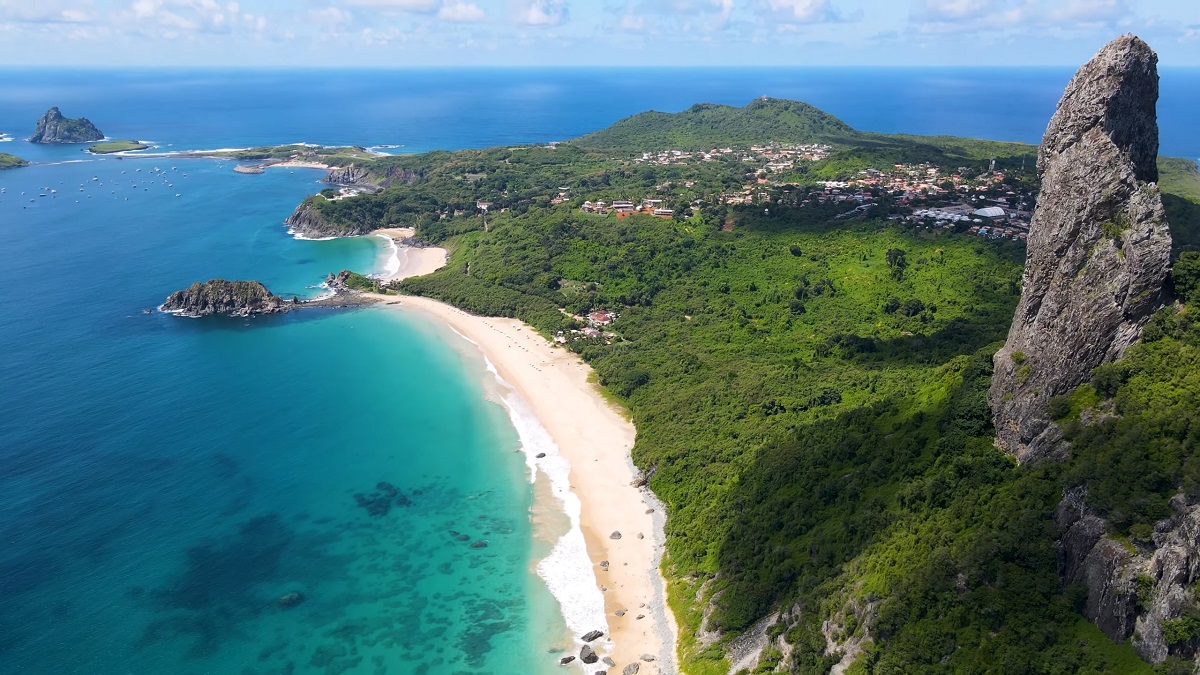 A stunning aerial view of Fernando de Noronha’s pristine beach