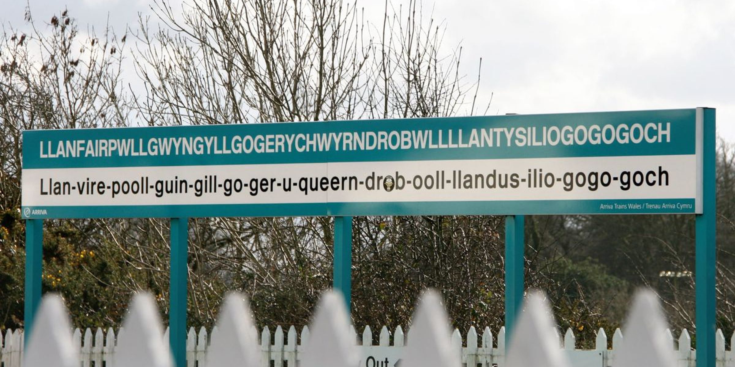 Llanfairpwllgwyngyllgogerychwyrndrobwllllantysiliogogogoch in Wales