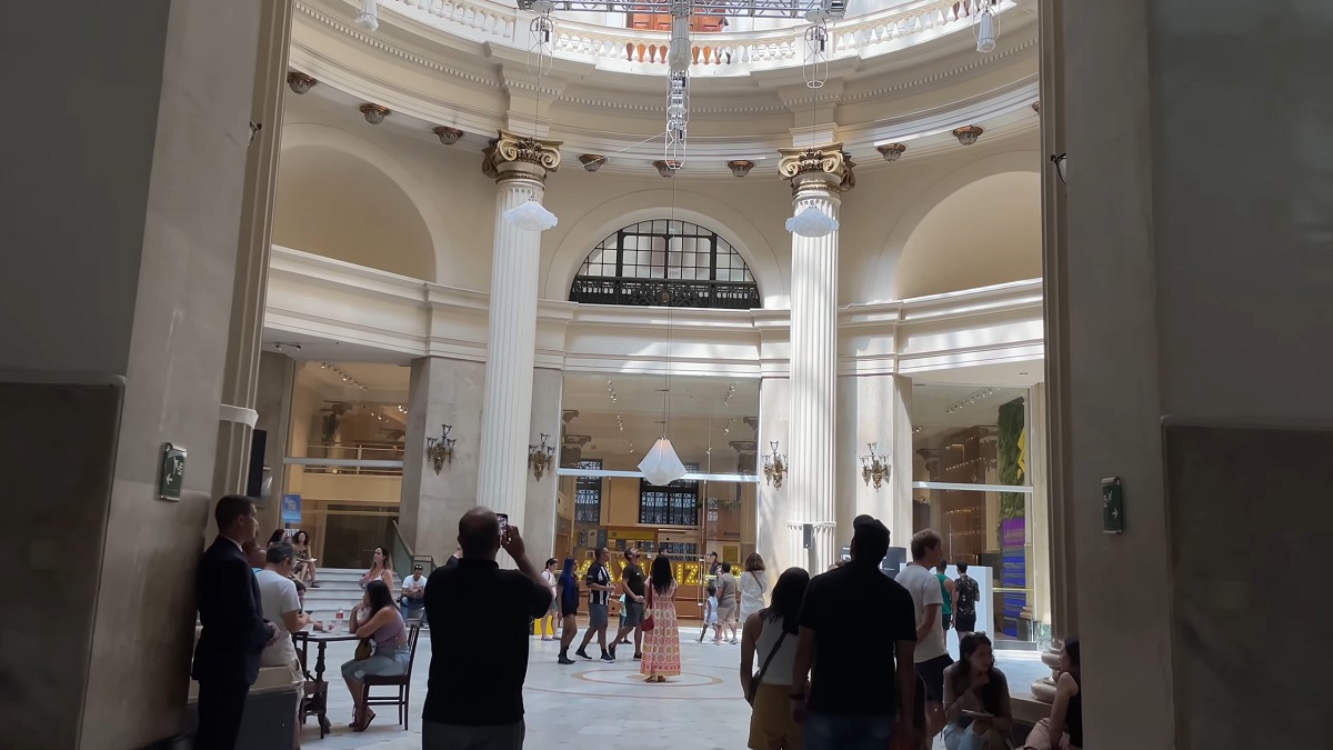 Entrance to the Centro Cultural Banco do Brasil building