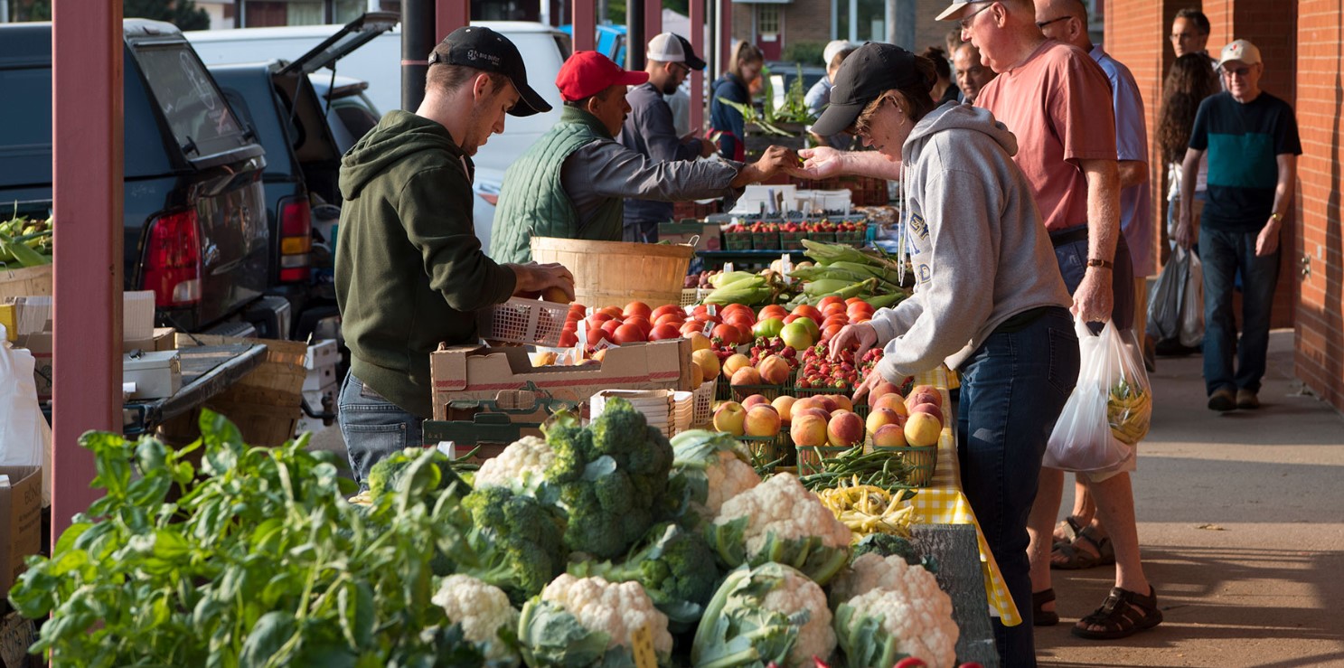 Local farmers market is best for vegan diet