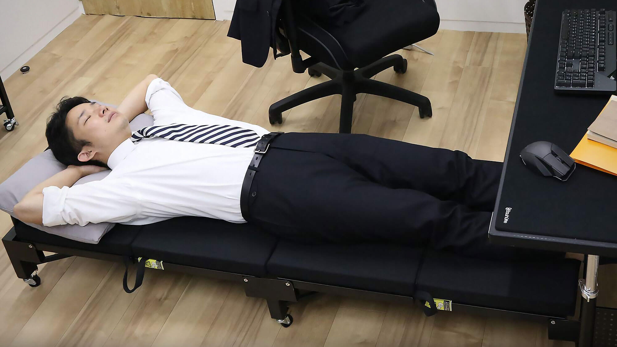 Workers are Taking Naps at Work in Japan